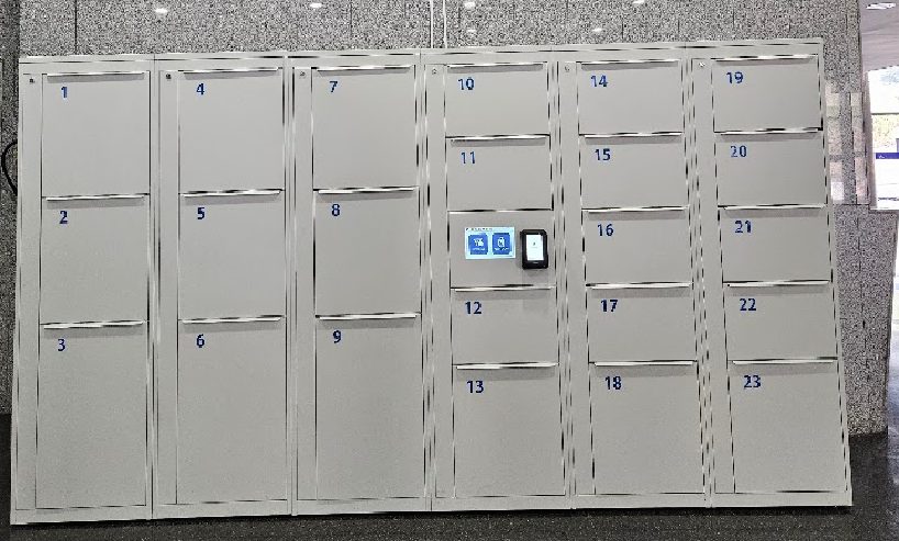 Taquillas automáticas de la consigna en la estación
